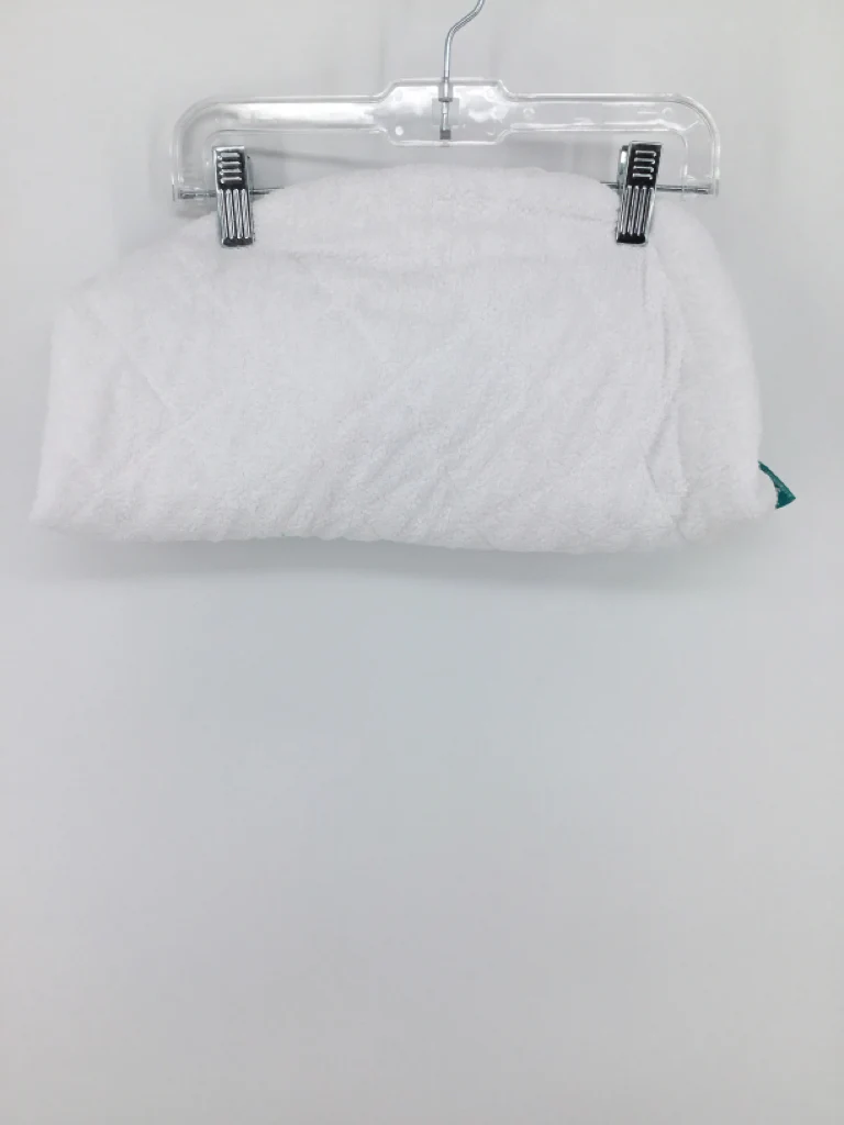 Biloban White Bassinet/Cradle Mattress Protector
