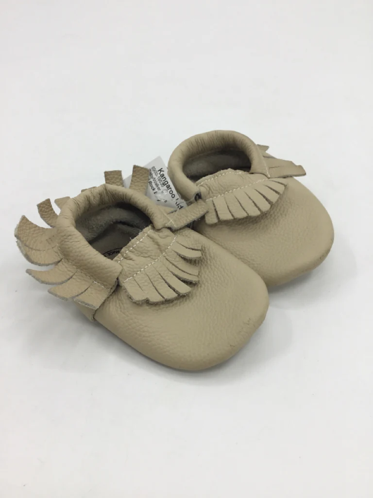 Bird Rock Baby Child Size 5.5 Toddler Tan Baby/Walker Shoes