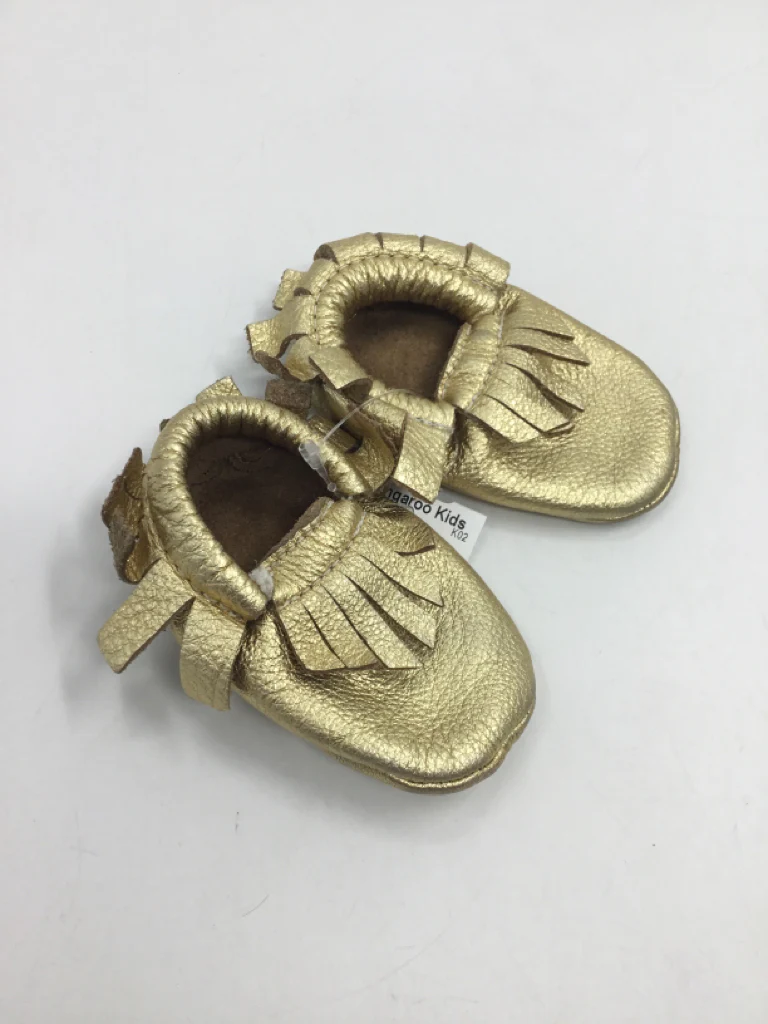 brandless Child Size 1 Toddler Gold Baby/Walker Shoes