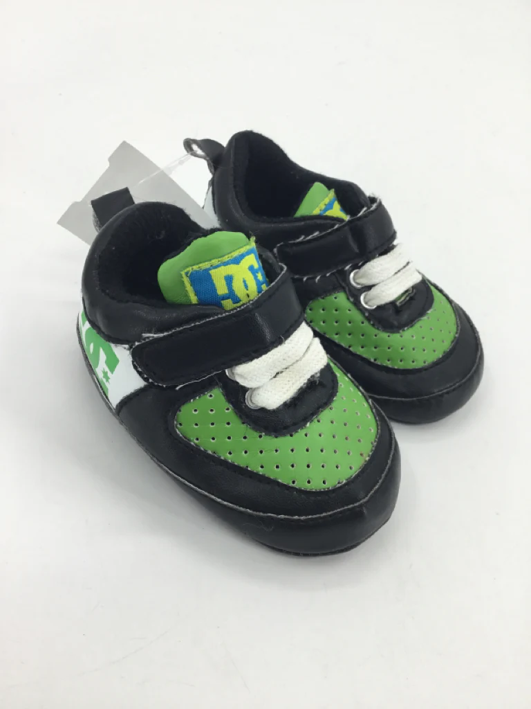 DC Child Size 3 Toddler Green Baby/Walker Shoes