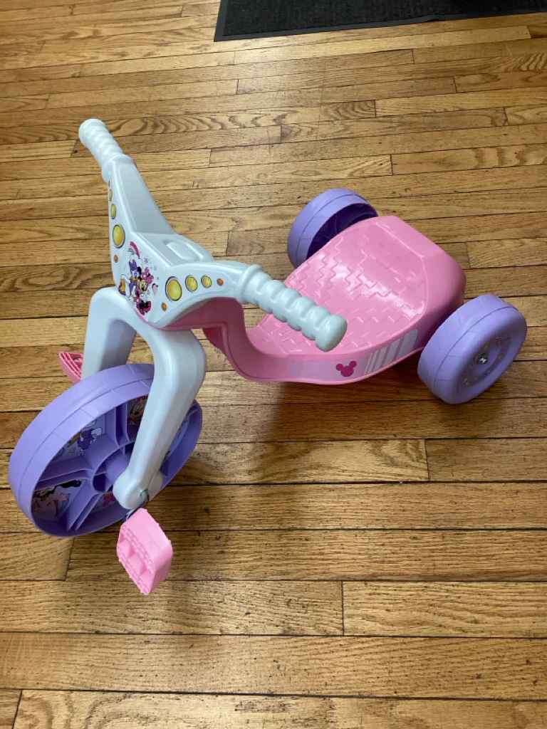 Disney Minnie Mouse 8.5" Fly Wheel Ride On Toy
