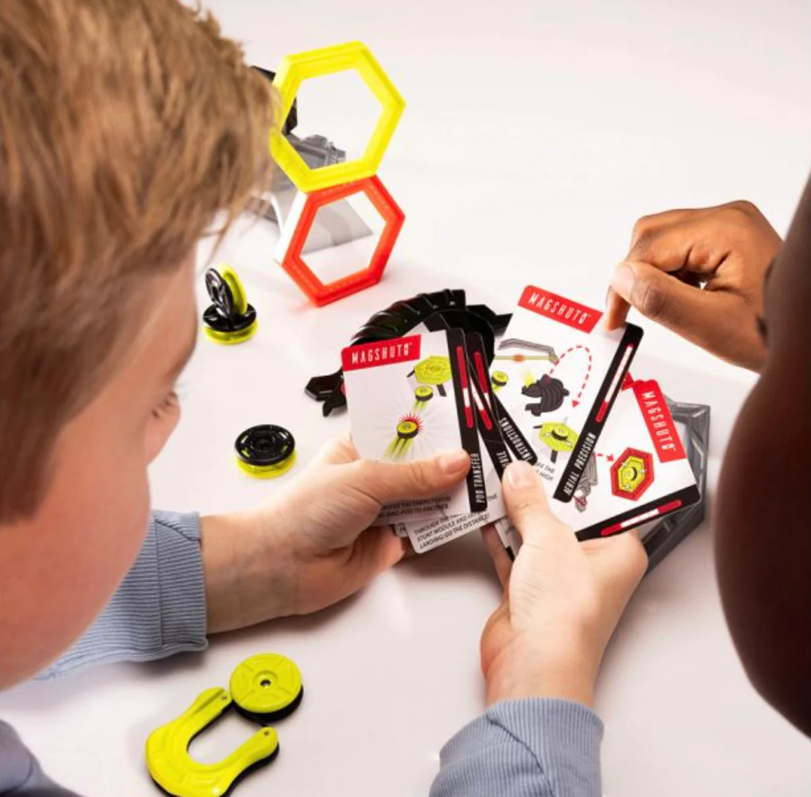Fat Brain Toys - Magshuto Mag Stunt Park - Image 2