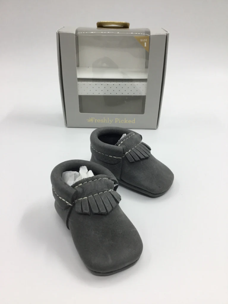 Freshly Picked Child Size 1 Toddler Gray Baby/Walker Shoes