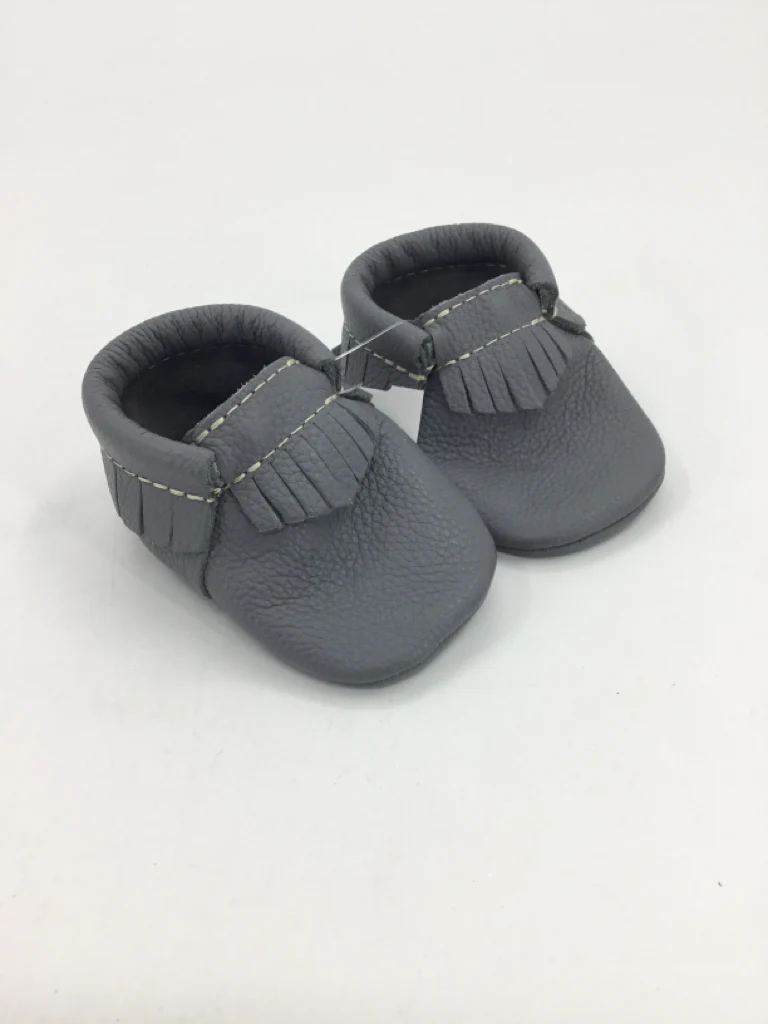 Freshly Picked Child Size 1 Toddler Gray Baby/Walker Shoes