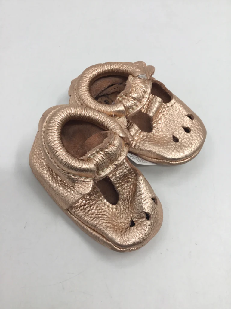 Freshly Picked Child Size 2 Toddler Rose Gold Baby/Walker Shoes