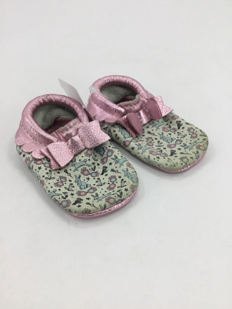 Freshly Picked/Harry Potter Child Size 4 Toddler Pink Baby/Walker Shoes