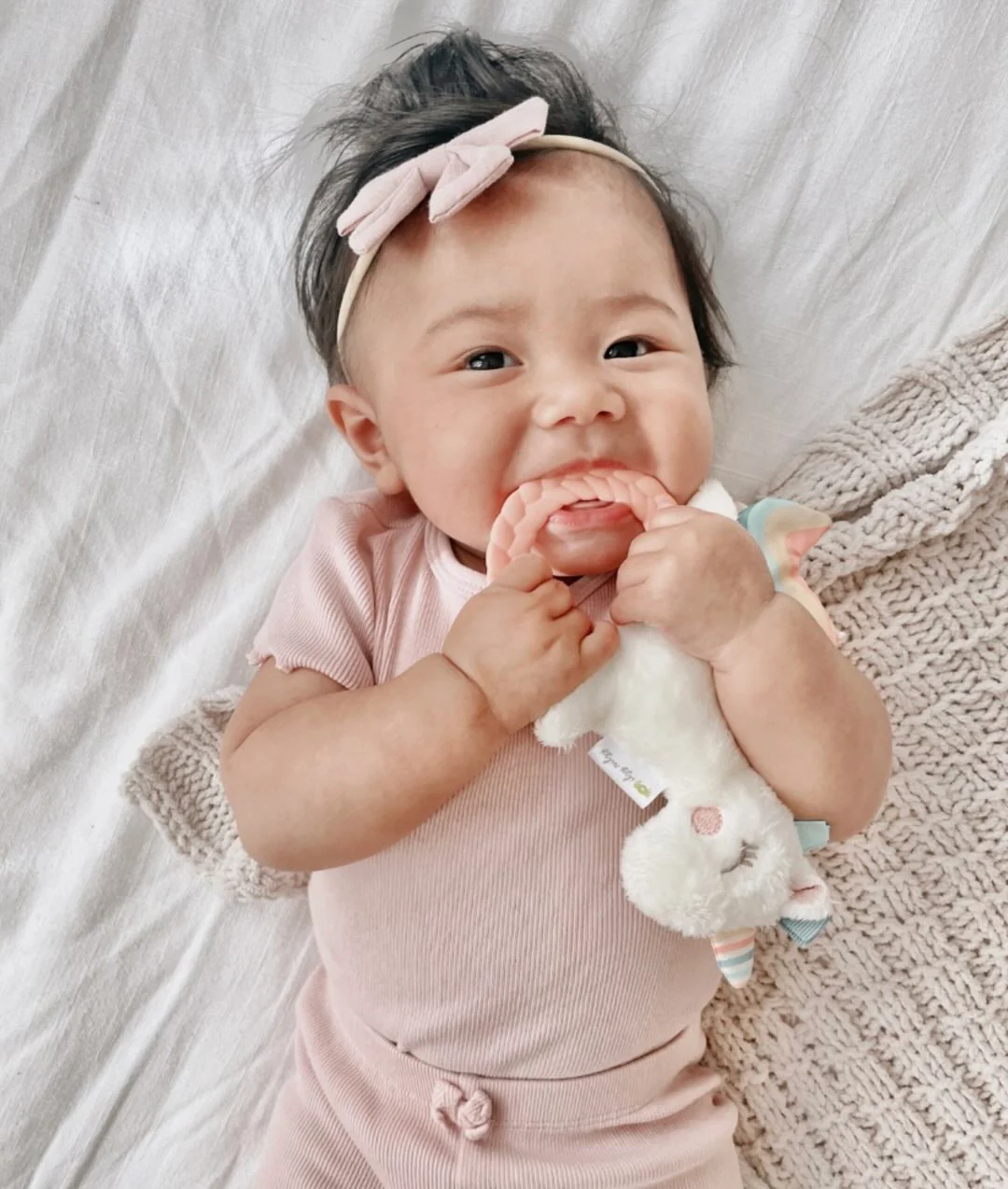 Itzy Ritzy Rattle Pal - Unicorn - Image 2