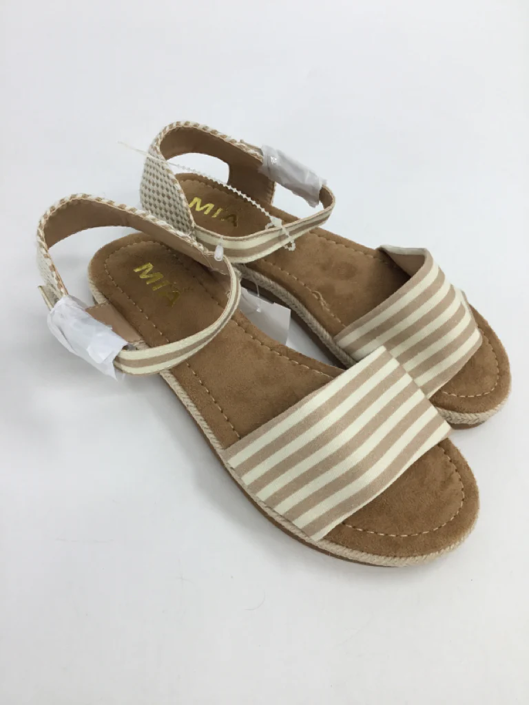 Mia Child Size 5 Youth Tan Sandals/Flip Flops