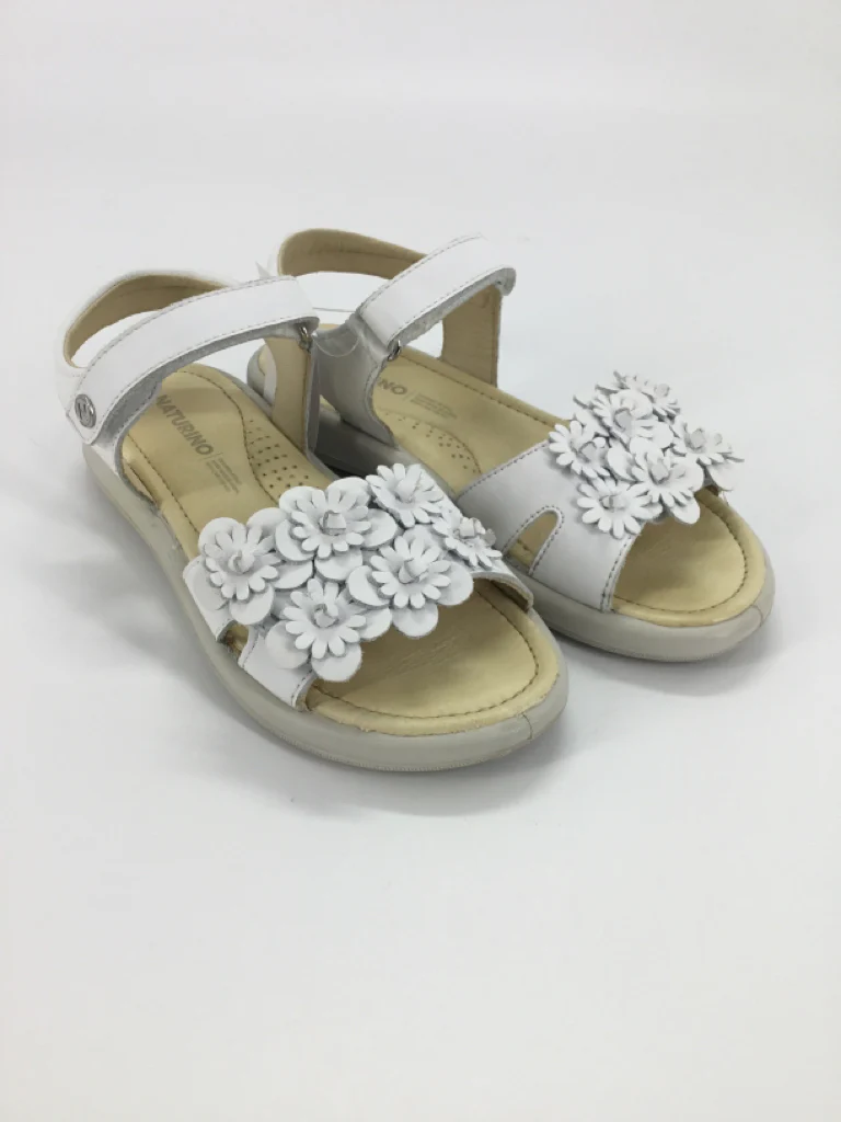Naturino Child Size 4 Youth White Sandals/Flip Flops