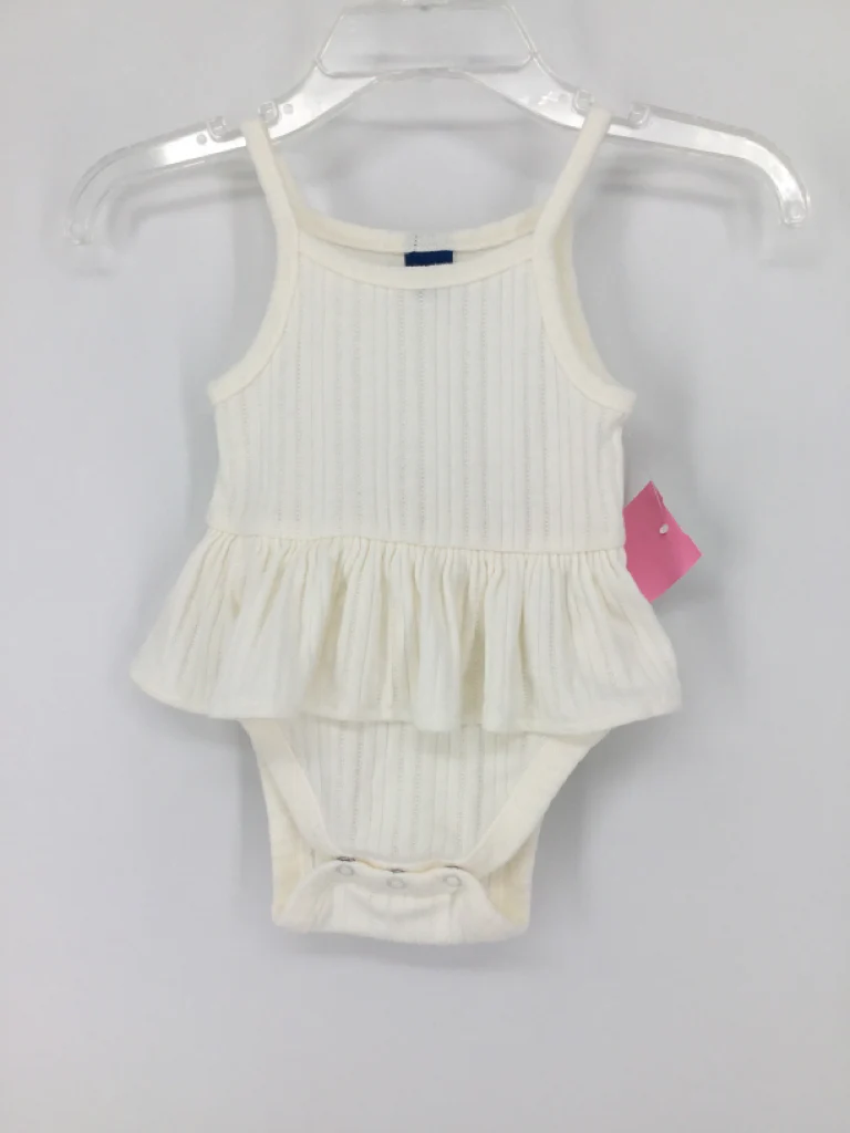 Old Navy Child Size 0-3 Months White Outfit - girls