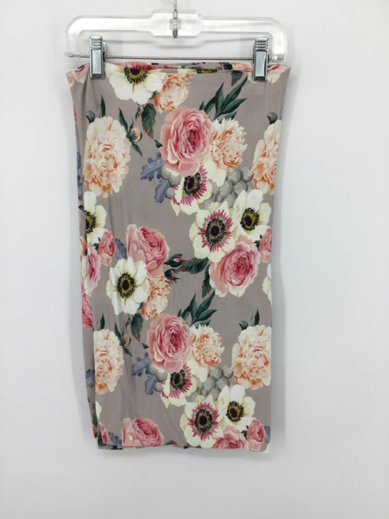 Posh Peanut Gray Floral Blanket - Image 2